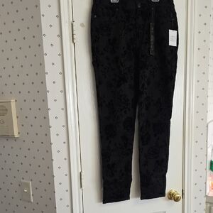 New Diane Gilman 5 Pocket Black Flocked Jeans With Baby Rhinestones. Size 14